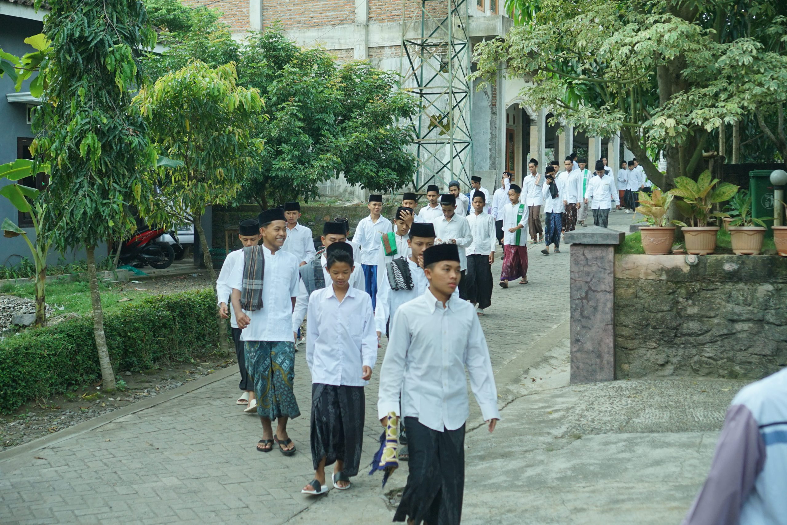 Pulang Jama'ah Sholat Dhuhur